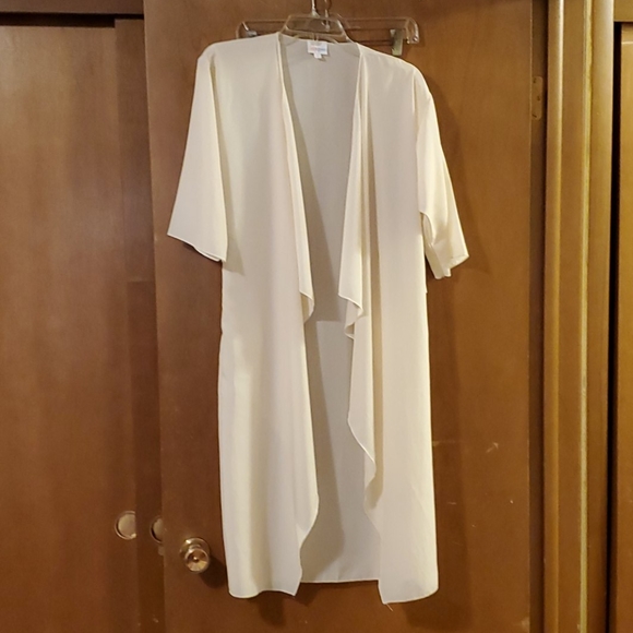 LuLaRoe Other - LuLaRoe ivory colored Shirley NWT